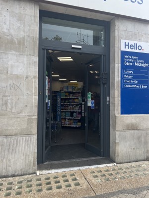 Of the entrance with step free access 
Inwards automatic doors 
Door bell for assistance