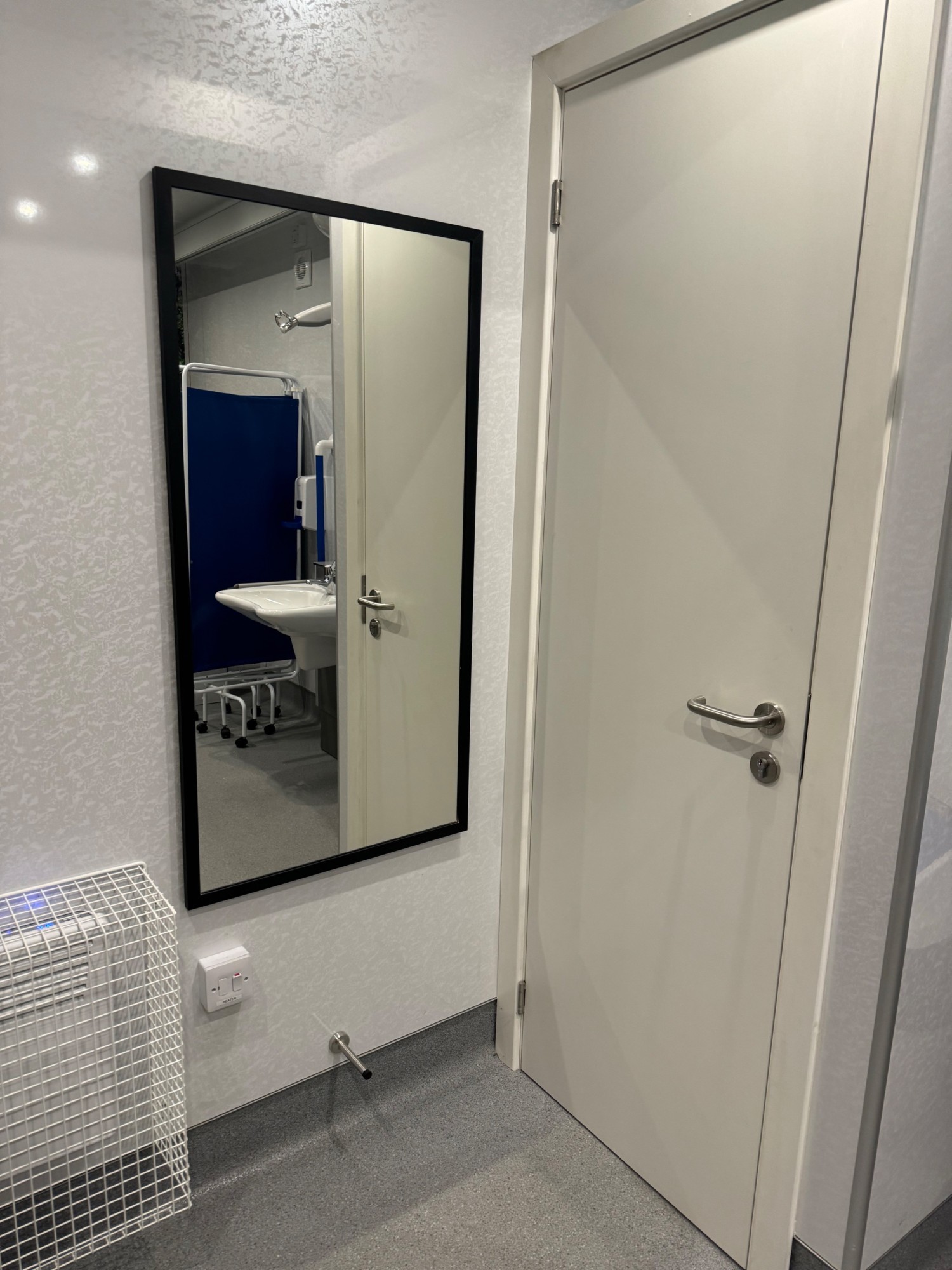 Full body mirror  and night adjustable sink
