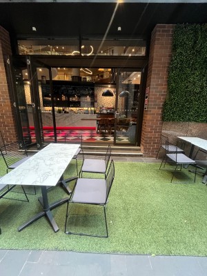 Path to entrance through outdoor front seating.
