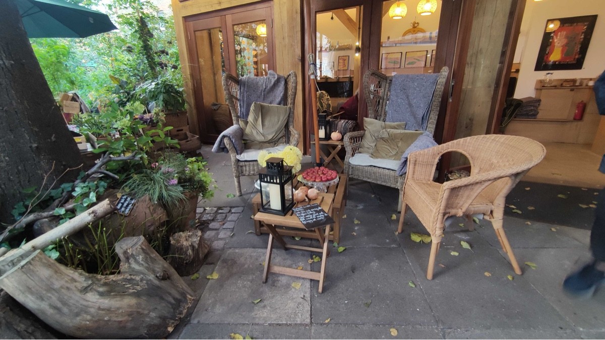 Outdoor – Front or street space