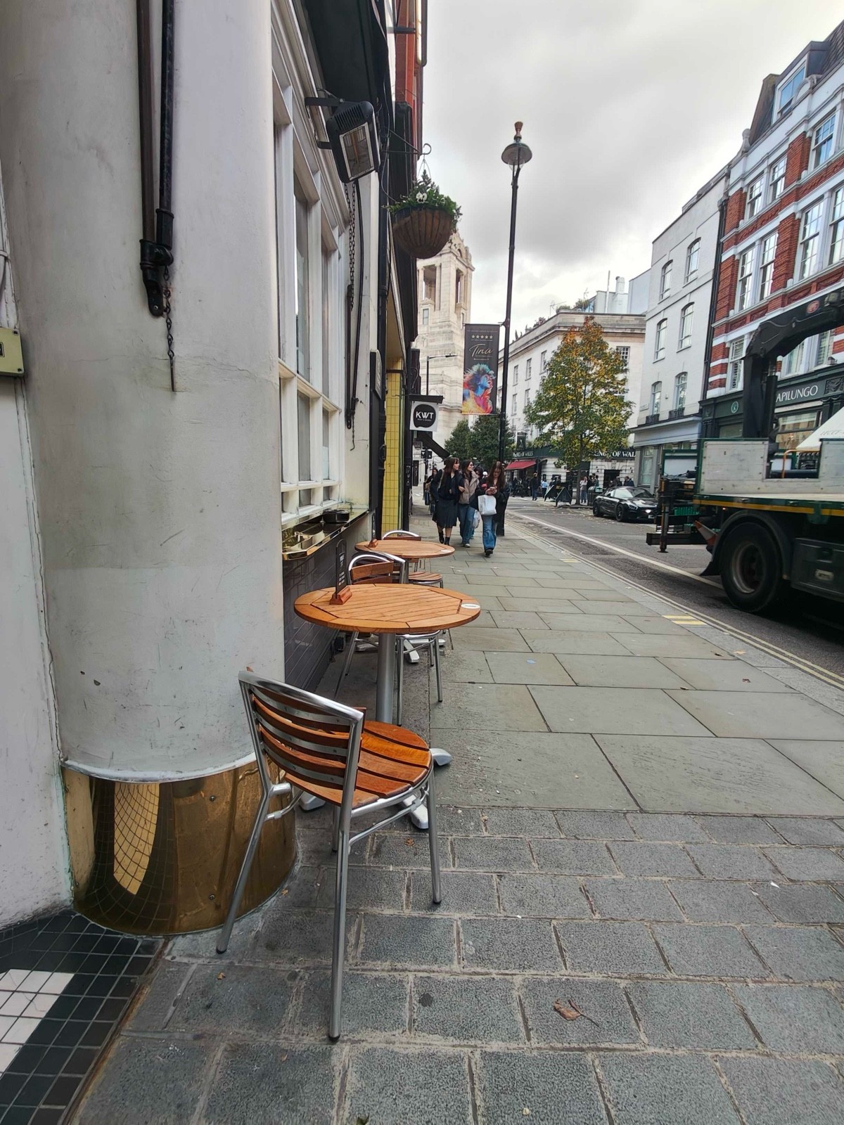 Outdoor – Front or street space