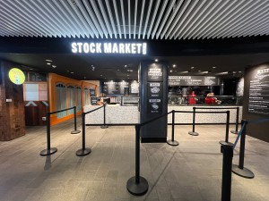 Open archway to venue. Dividers create queues for soup orders ahead to left, and other orders on right. Path in between ahead.