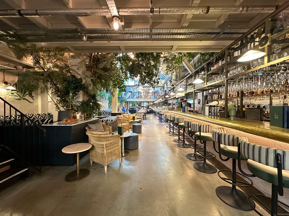 Indoor – Front space