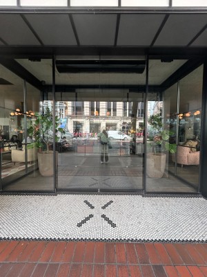 Preceding double glass sliding doors. Open automatically.