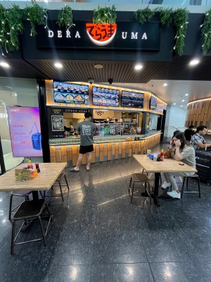 No door leading to service counter through seating either side.
