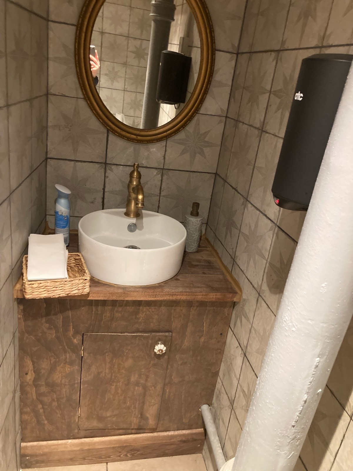 From entrance, facing left. Sink on left wall.