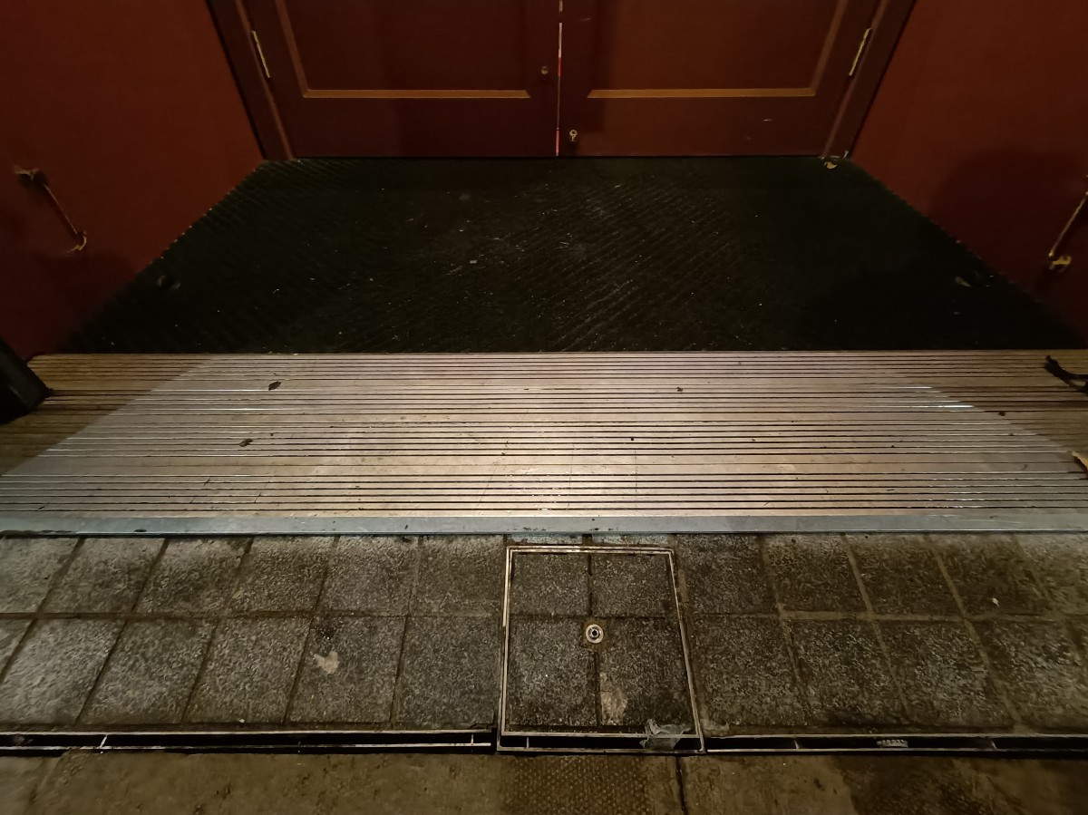 Small bumps before doorway, doormat after.