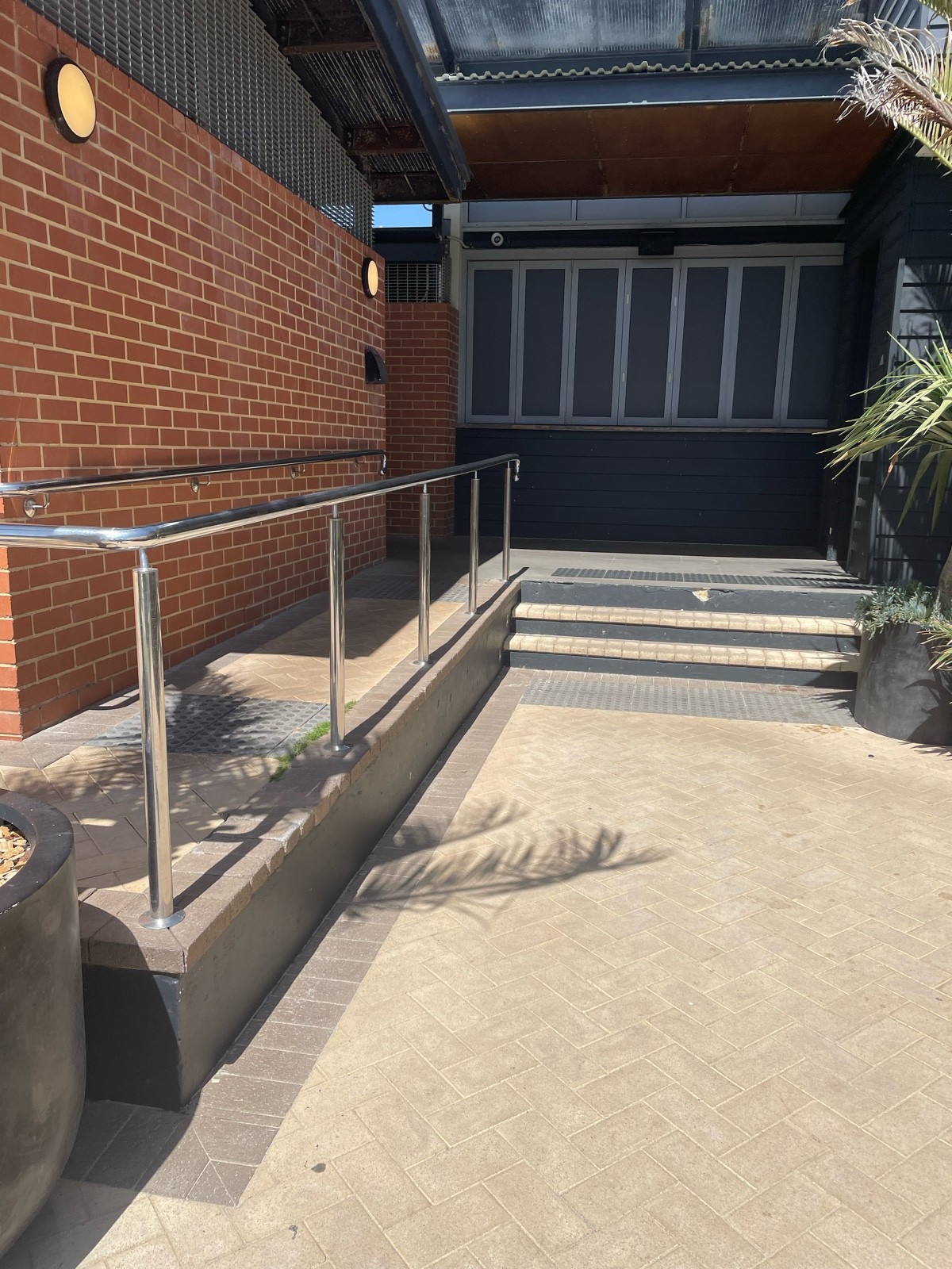 Wrap around ramp