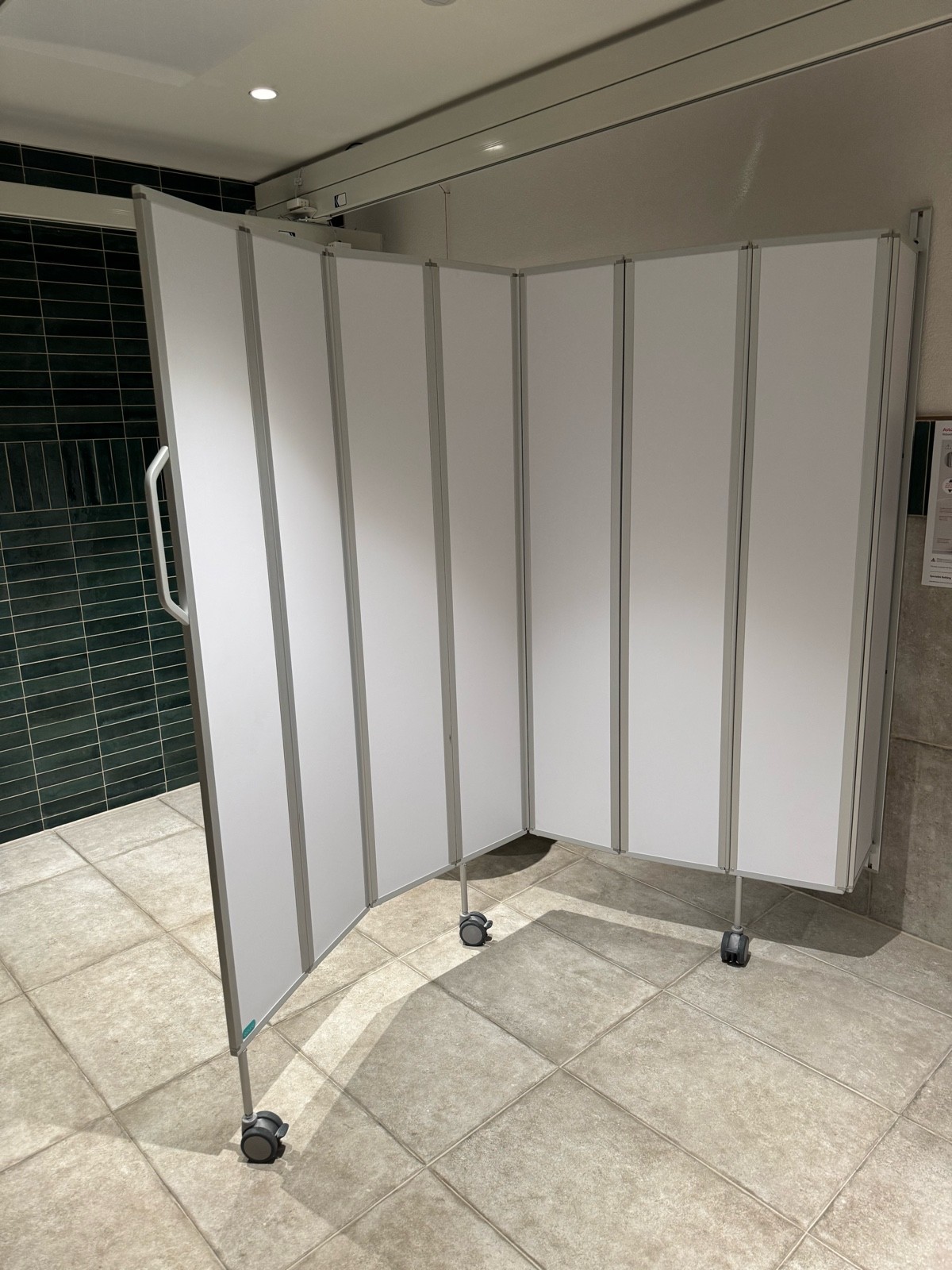 Full pull out curtain covers whole room around toilet