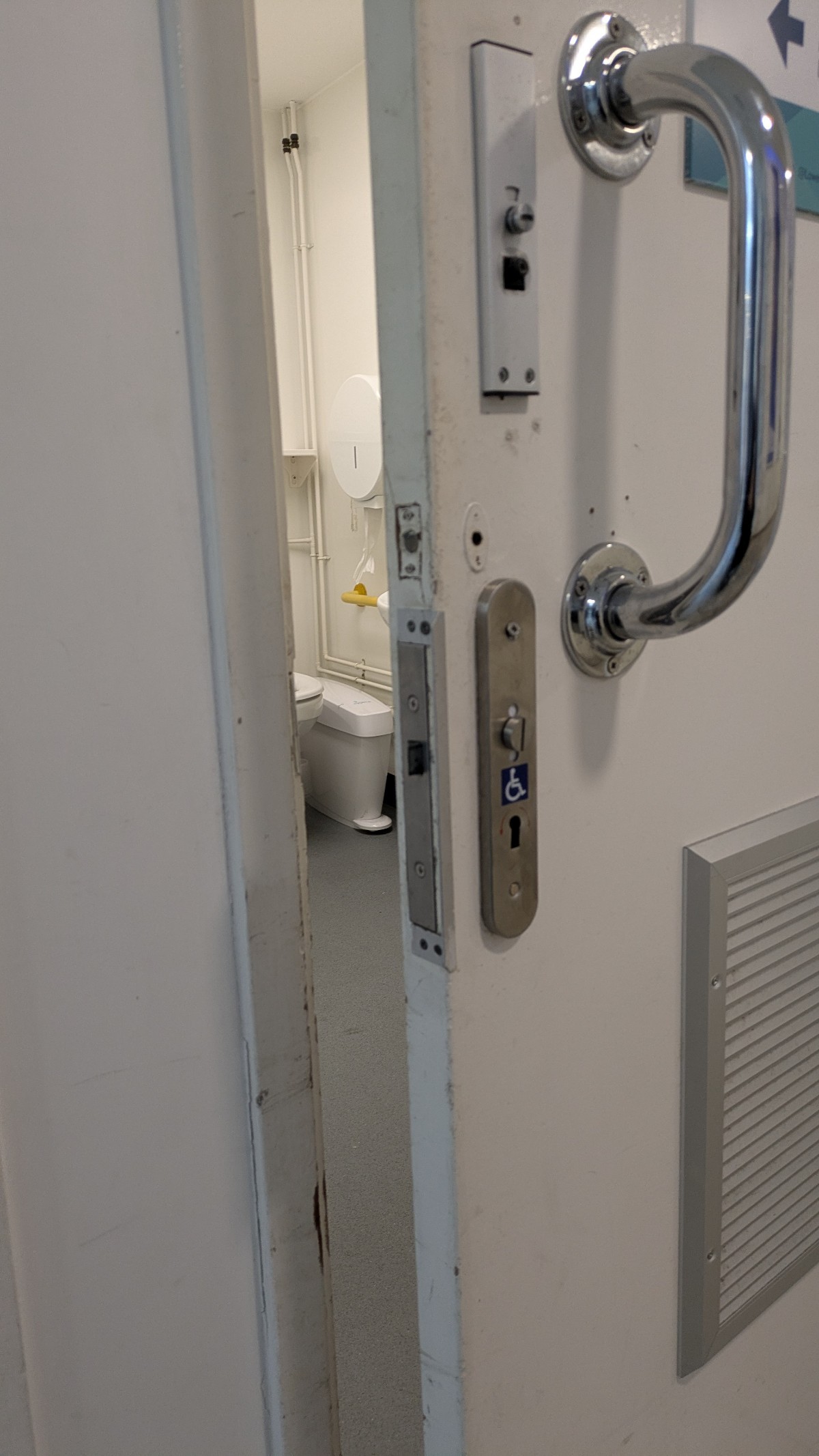 Rader key required, must request from security guard as no dedicated information desk or publicly accessible centre management offices.