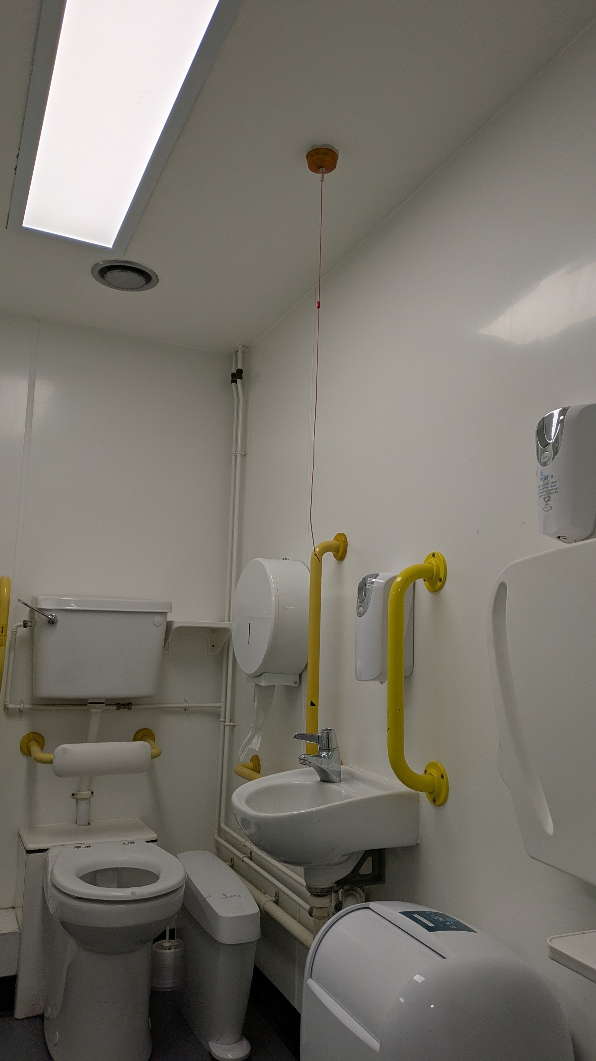 Red cord has been cut short and is unusable. Health and safety risk. Has now been reported. No Euan's Guide cards to remind people of its importance.