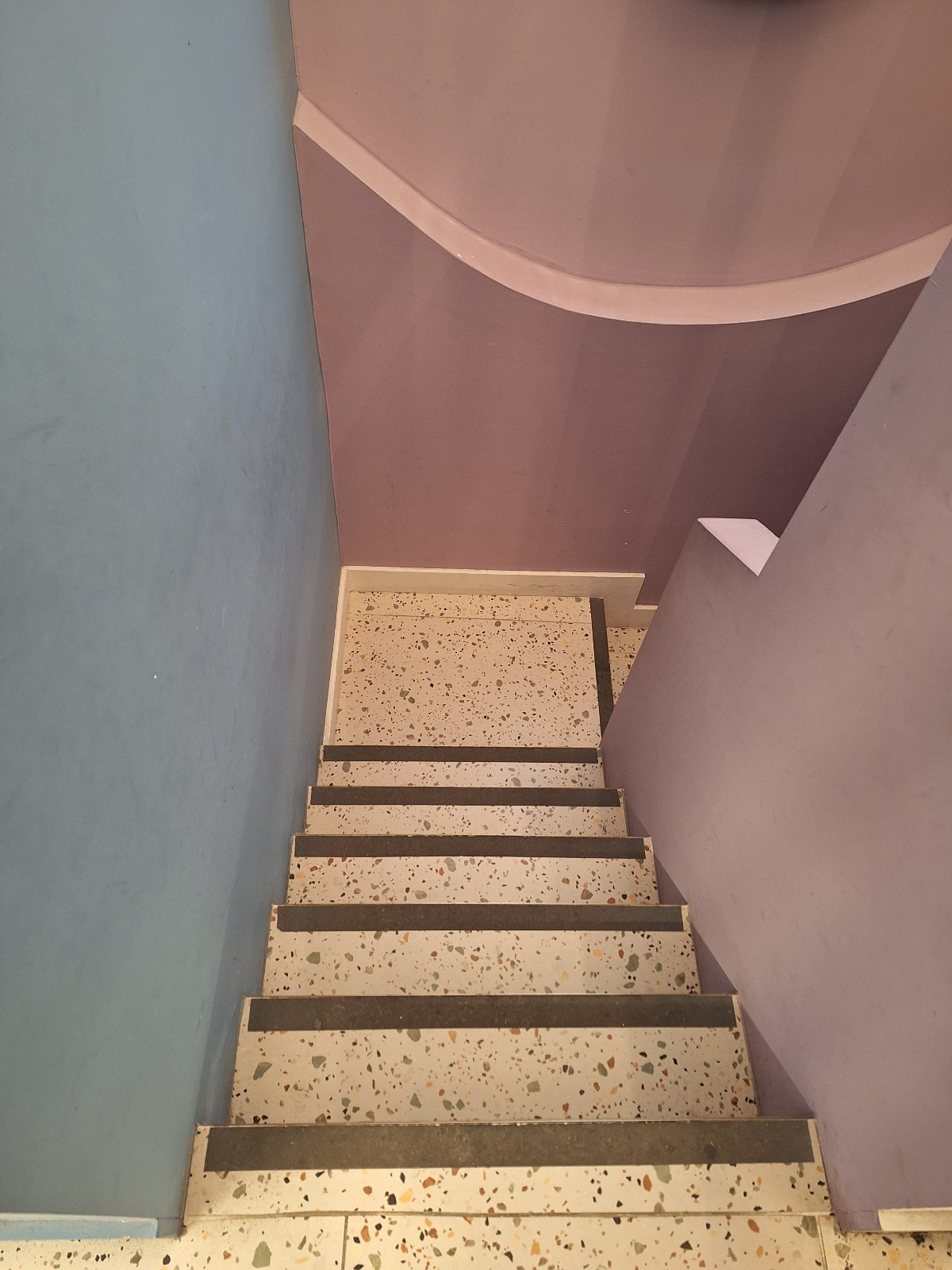 Non wheelchair-accessible bathroom