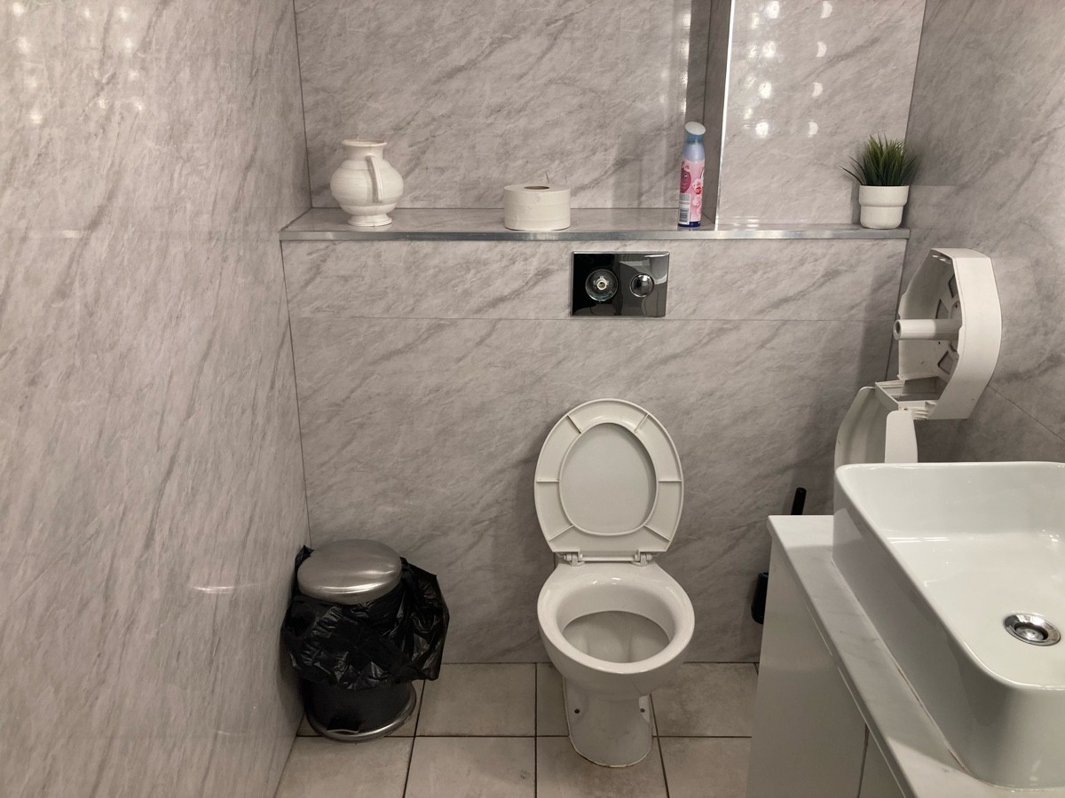 From door facing straight. Sink on eight. Toilet on back.