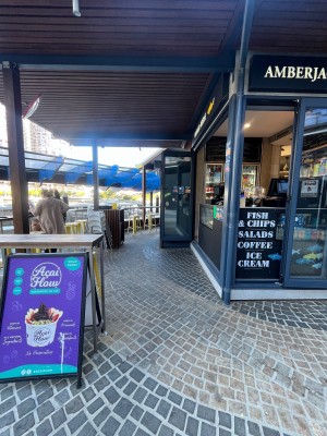 No door leading to service counter and seating area.