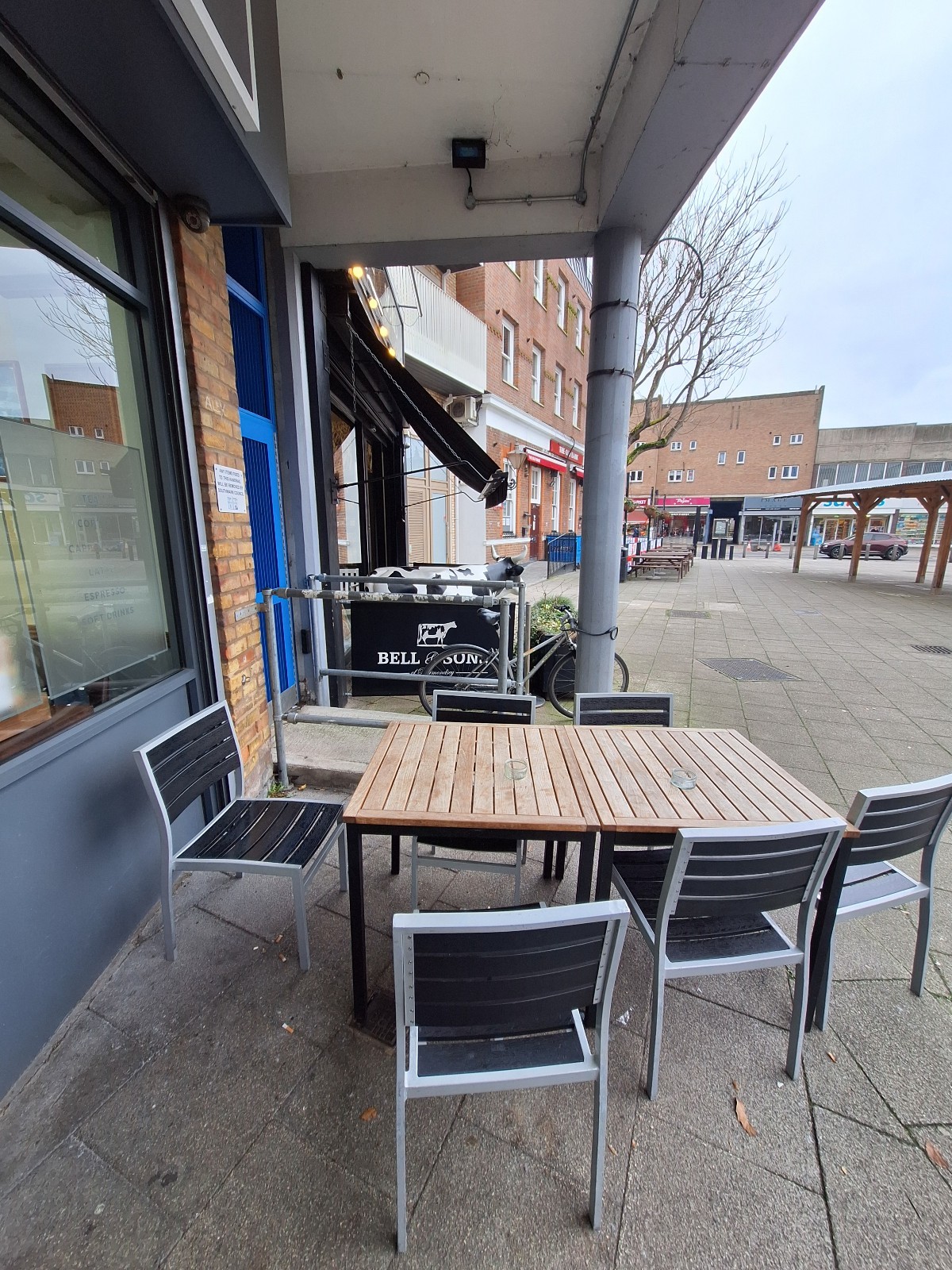 Outdoor – Front or street space