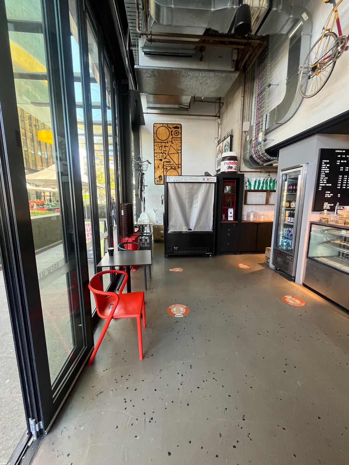 From entrance facing left. Table and chairs on left wall.