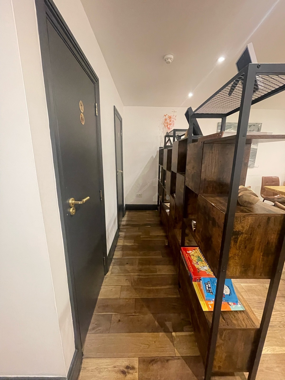 Non wheelchair-accessible bathroom
