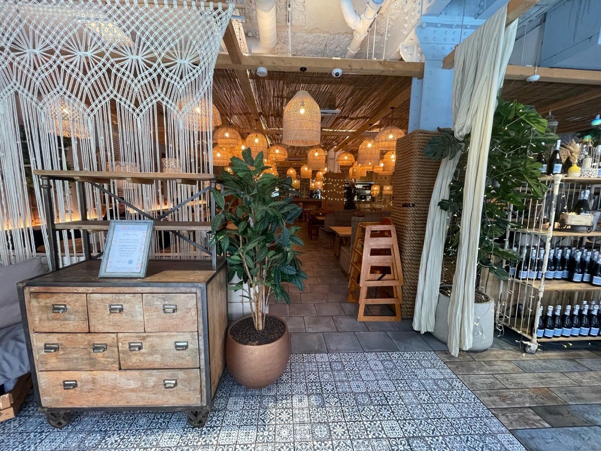 Indoor – Front space