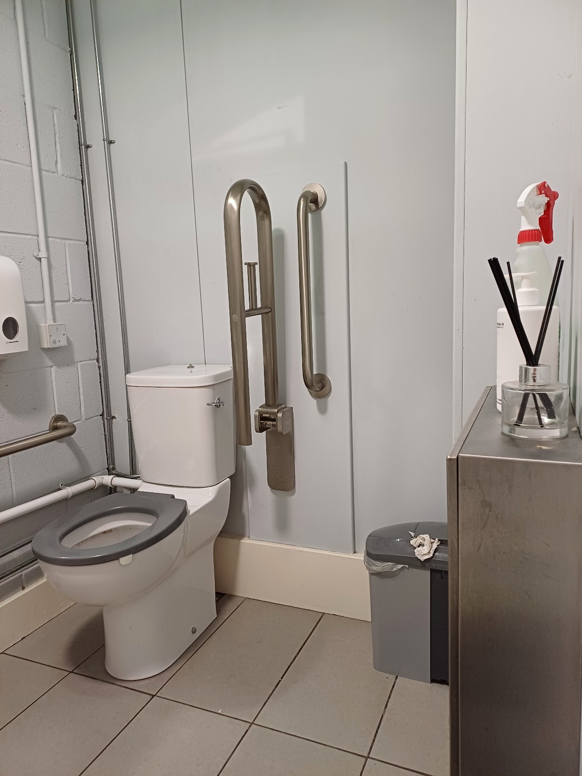 Wheelchair accessible toilet