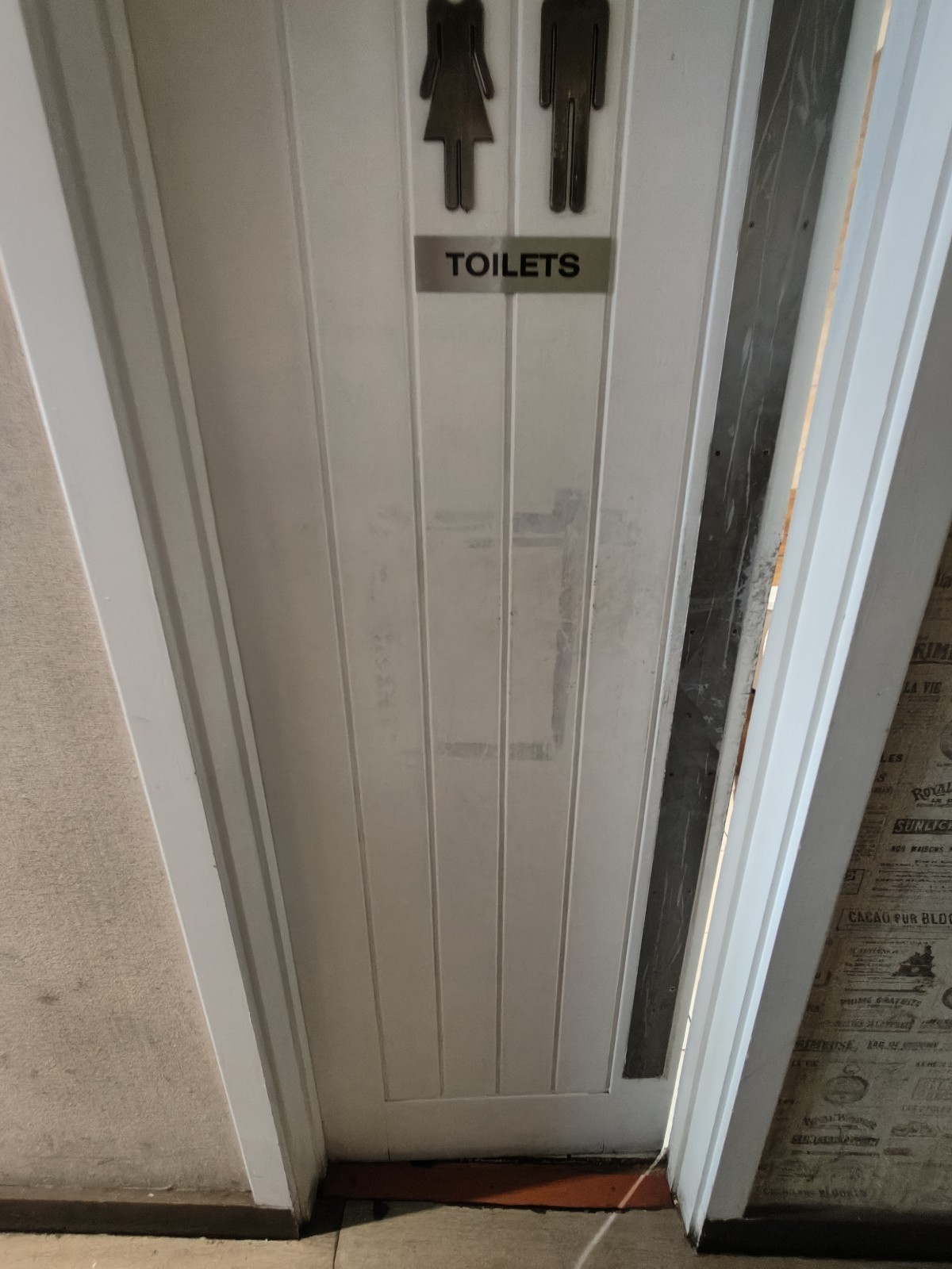 Non wheelchair-accessible bathroom