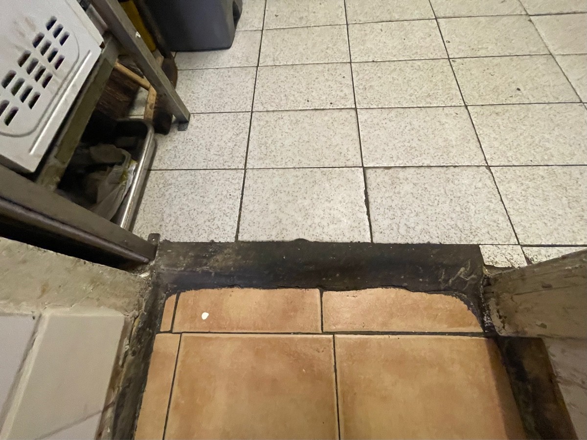 Small bump at end of hallway.
