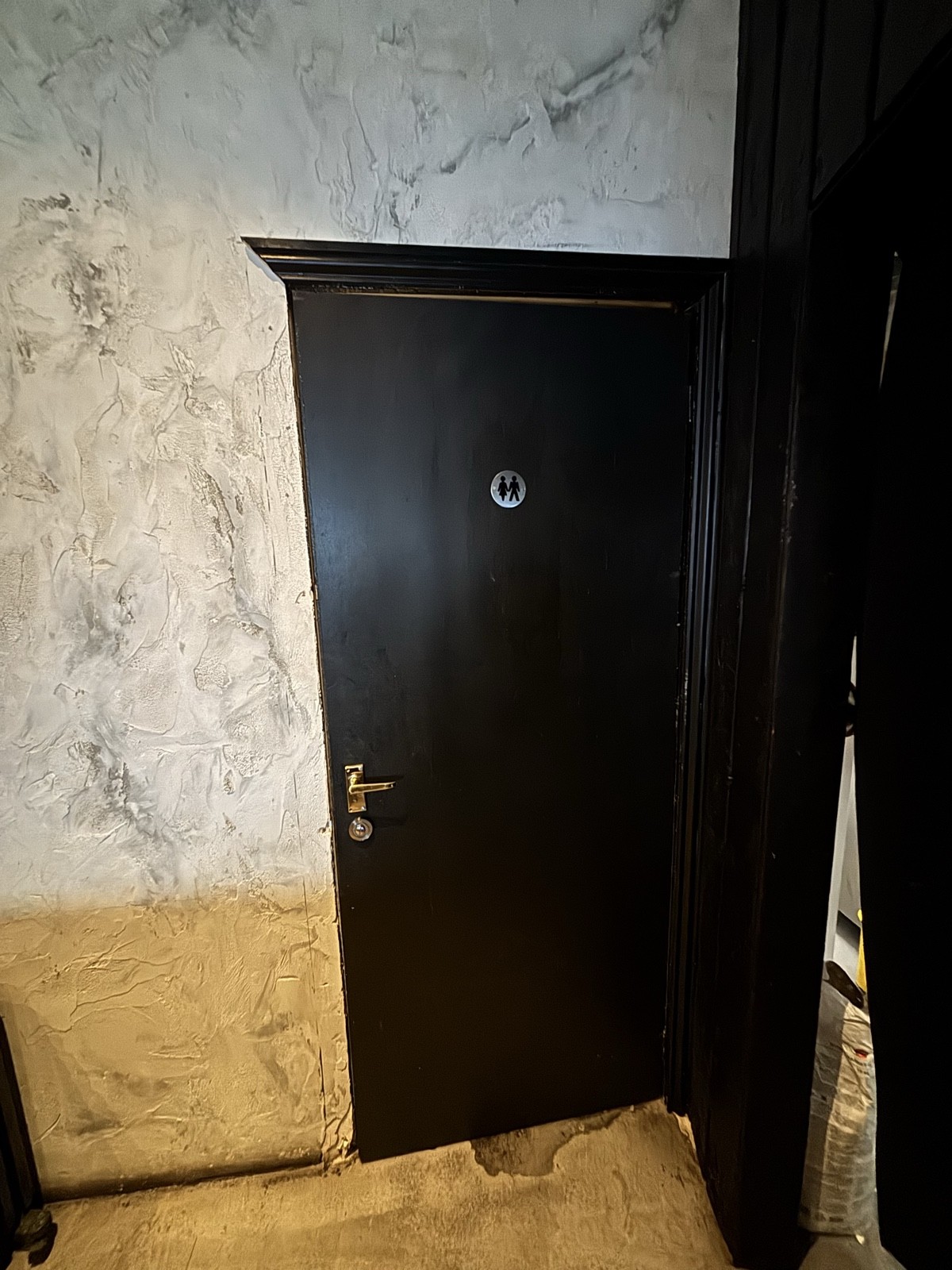 Non wheelchair-accessible bathroom