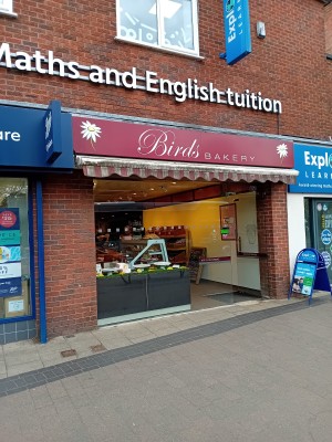 Front enterance for Birds bakery with easy access in and out of shop