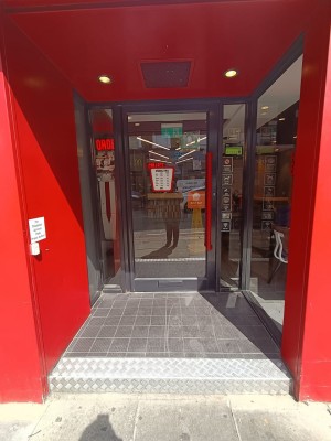 Opening ahead. Doorbell to left.