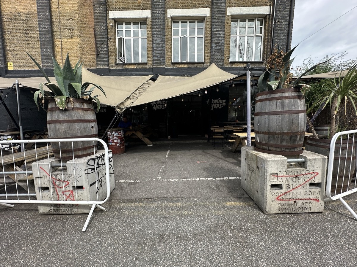 Outdoor – Back or side space