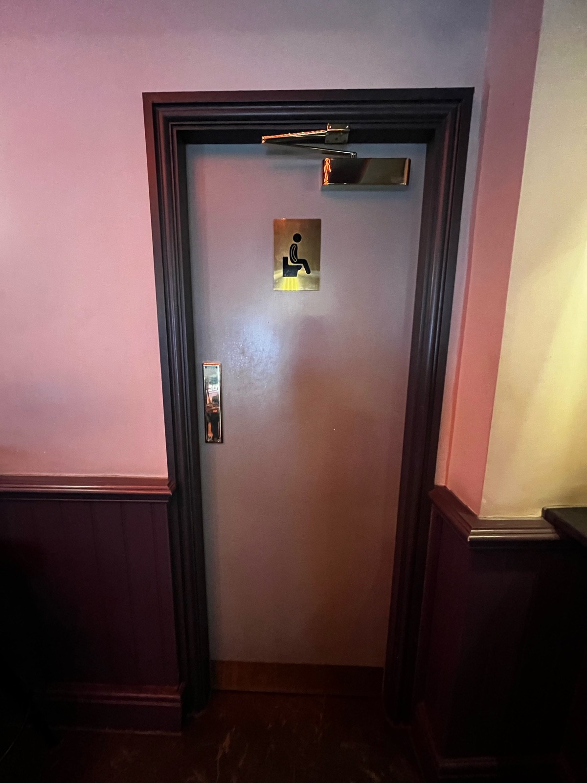 Non wheelchair-accessible bathroom