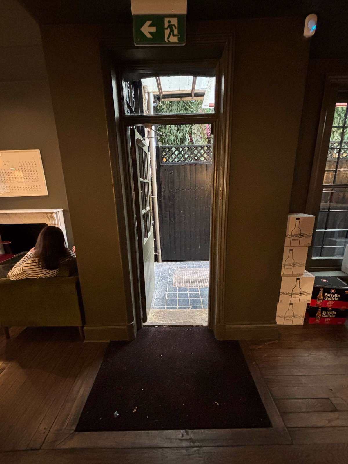 Non wheelchair-accessible bathroom