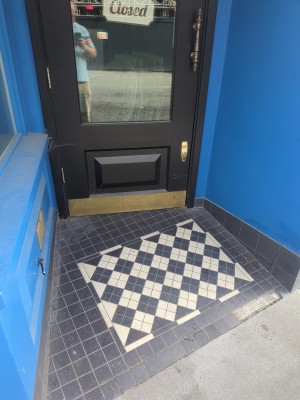 One door step free access with ramp