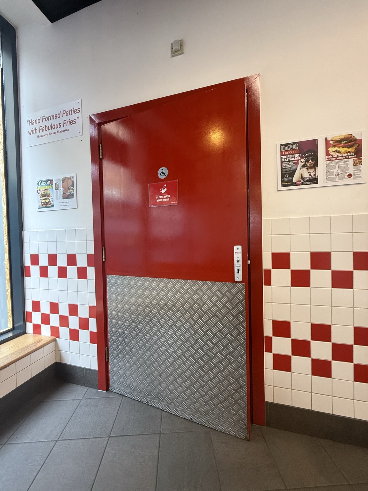Wheelchair-accessible bathroom