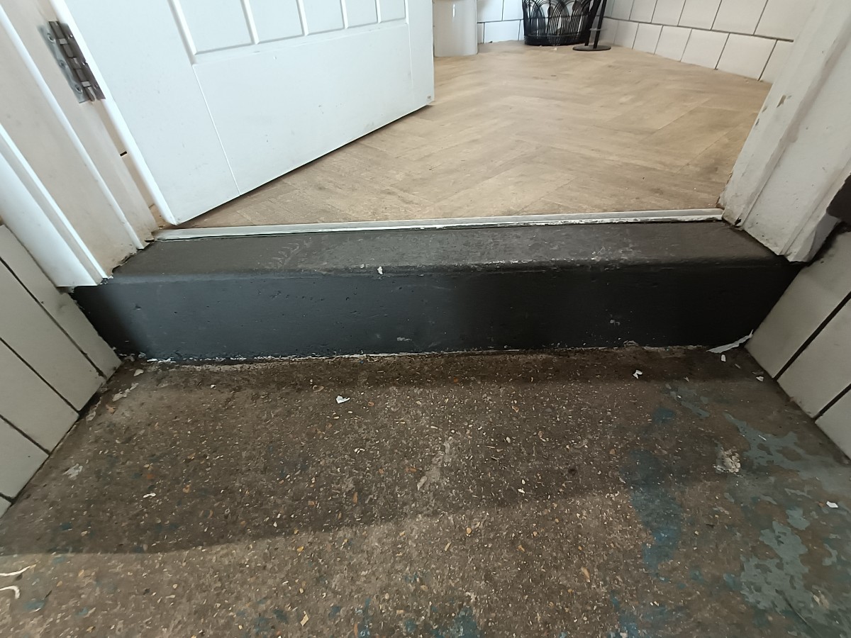 Non wheelchair-accessible bathroom