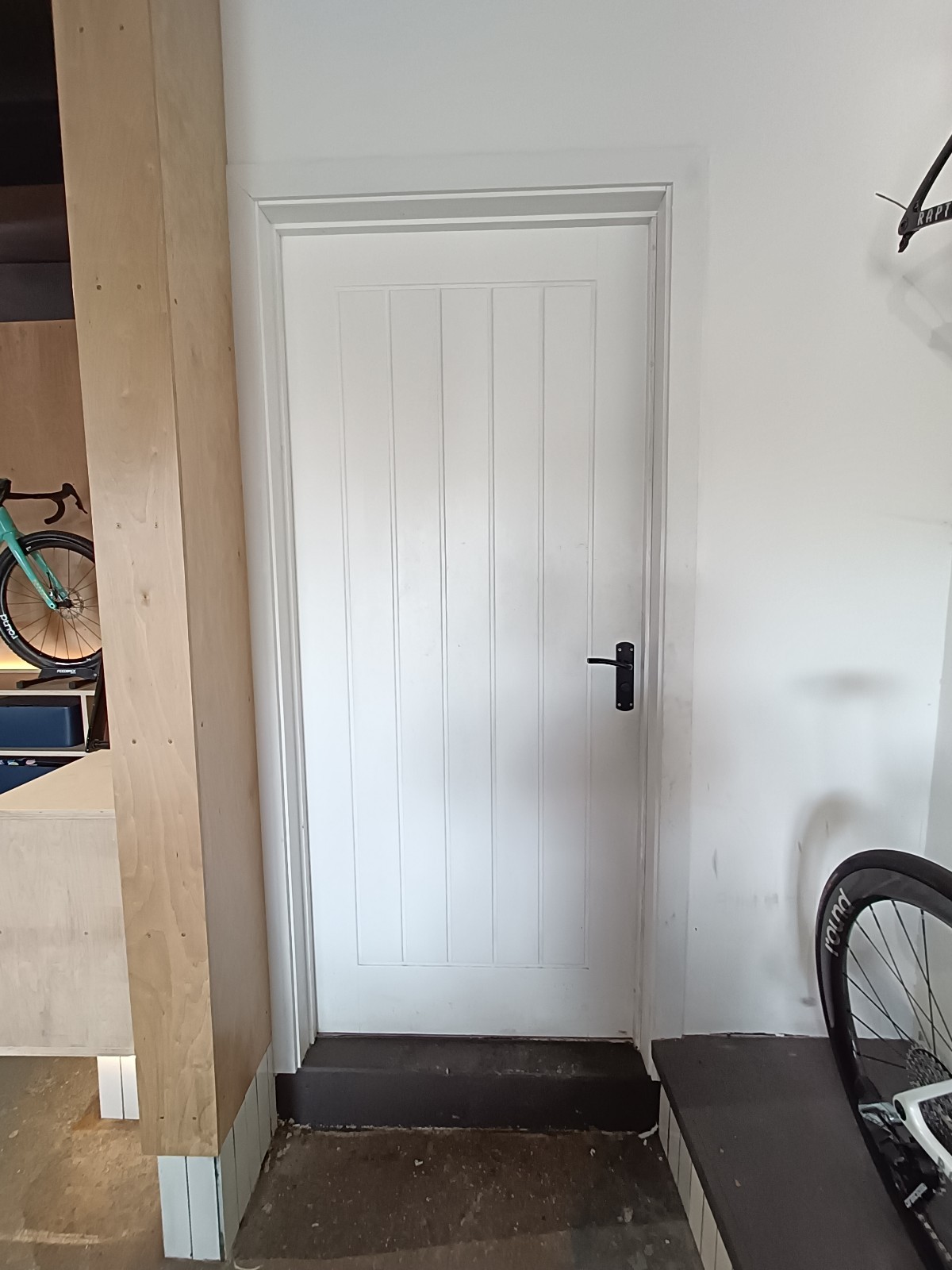 Non wheelchair-accessible bathroom