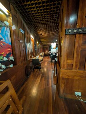 From left back of front straight. Archway in front to back space.