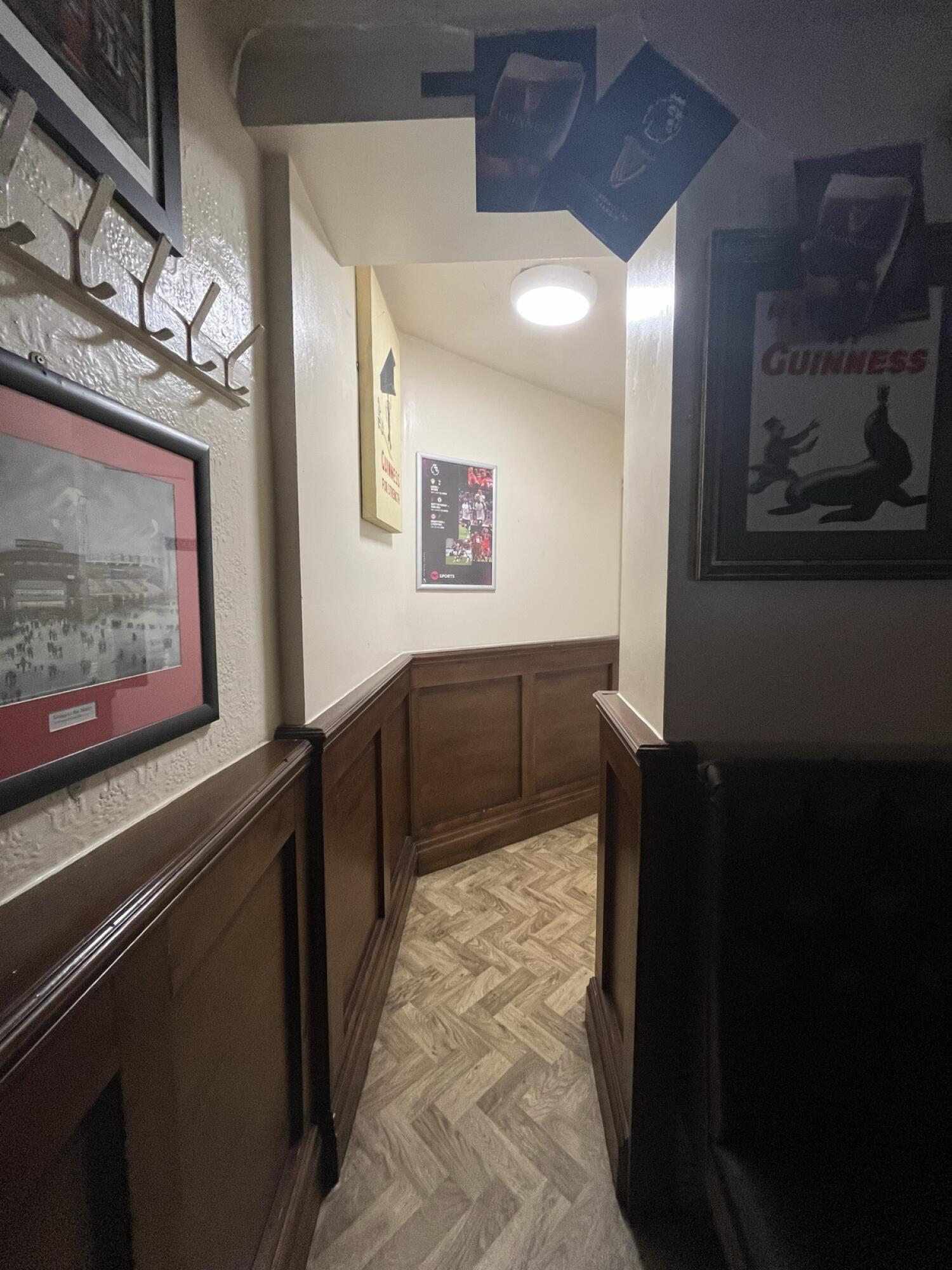Non wheelchair-accessible bathroom