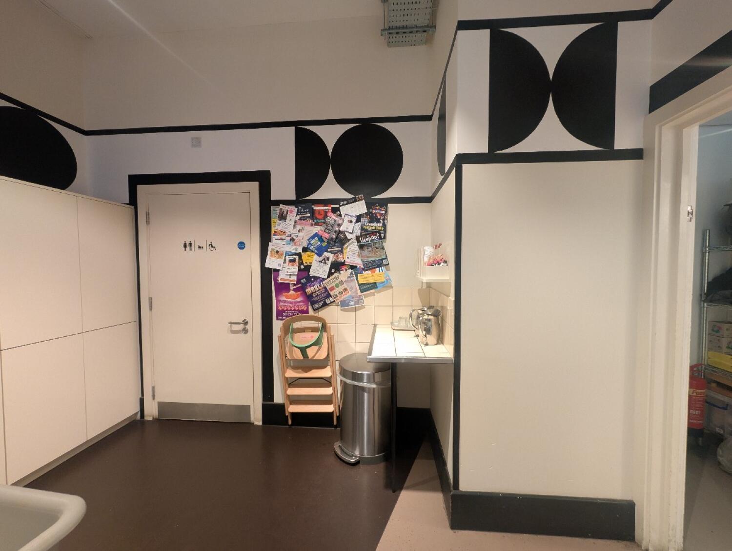 Wheelchair-accessible bathroom