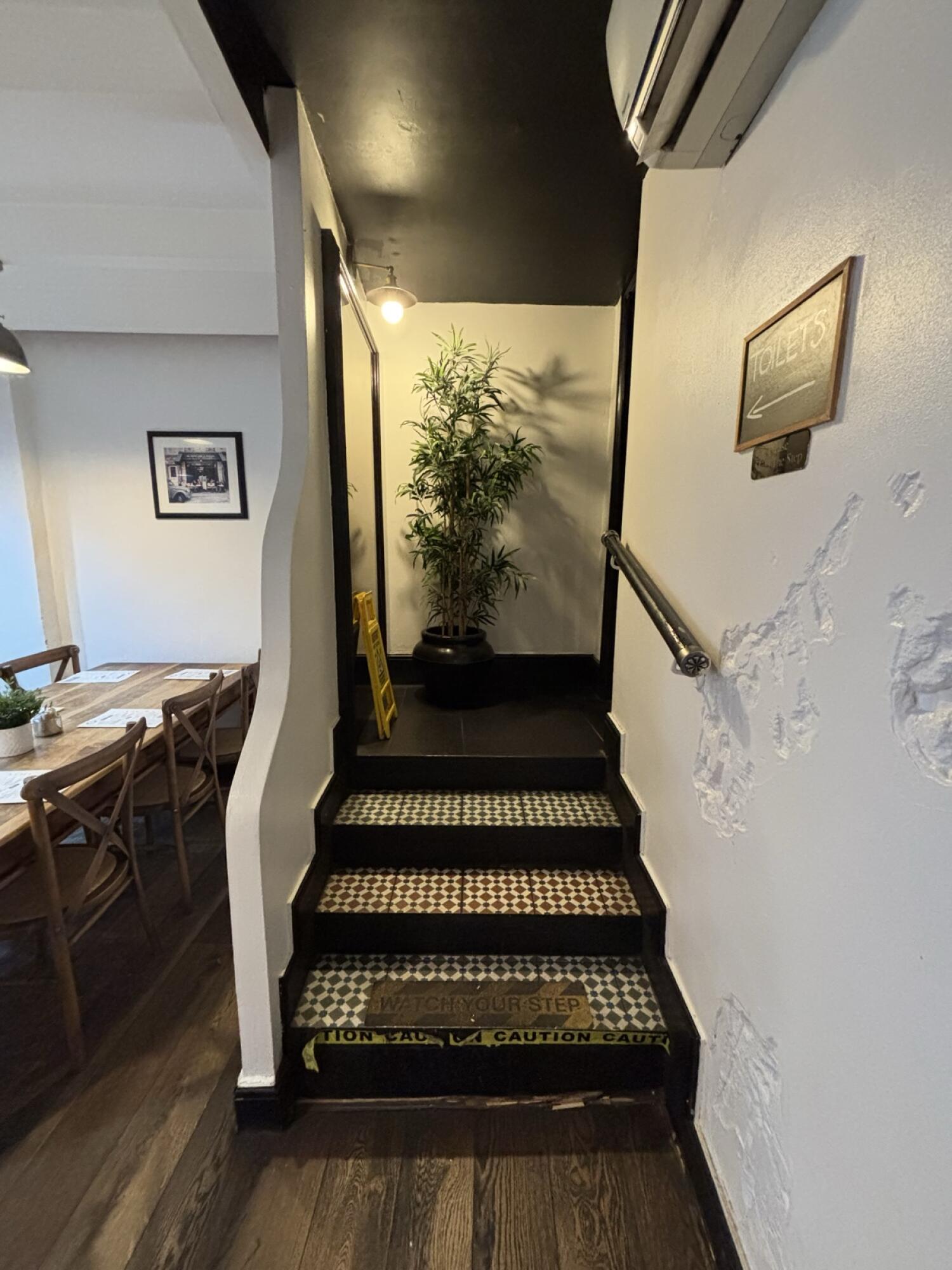 Non wheelchair-accessible bathroom