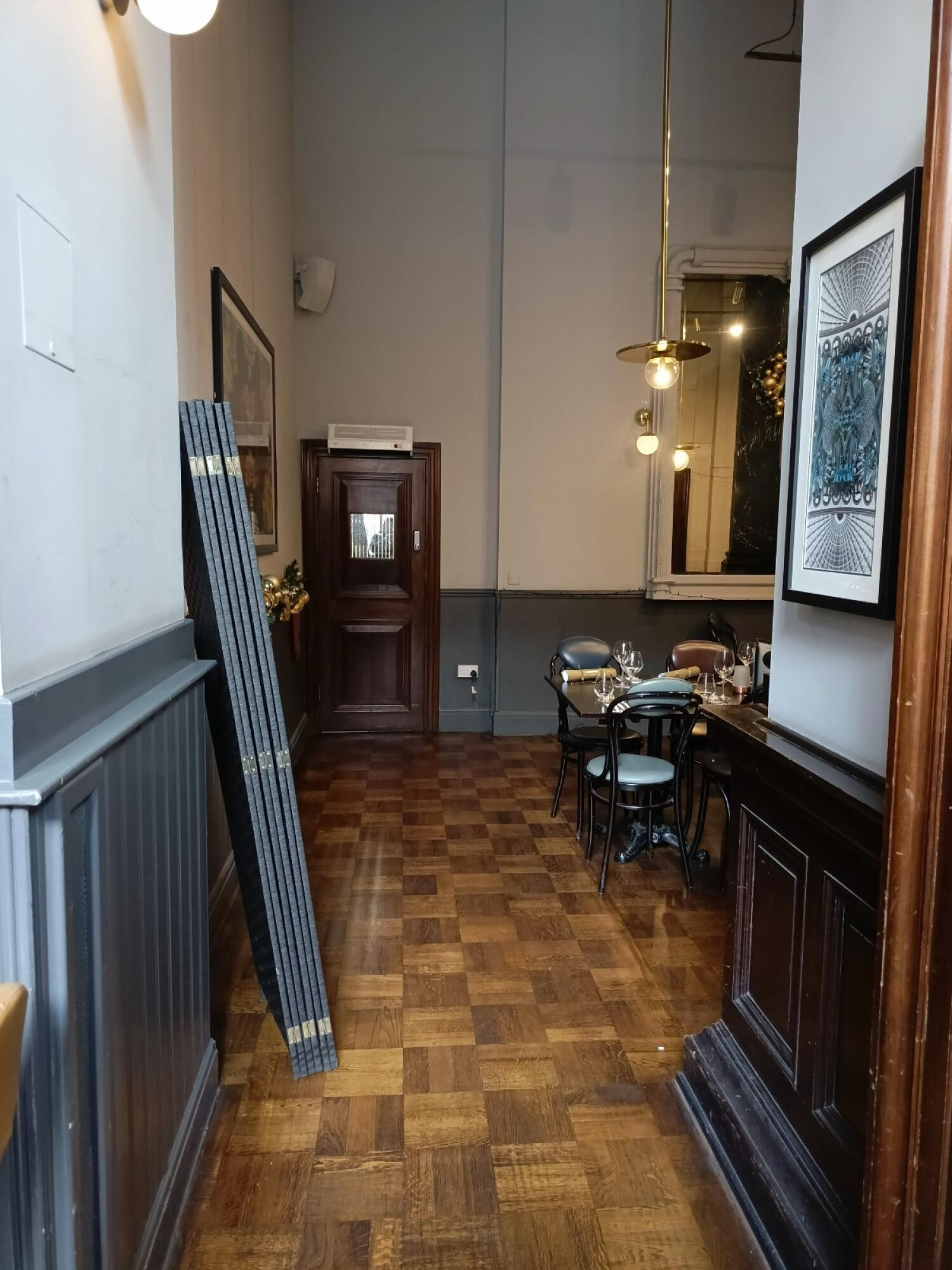 Indoor – Back or side space