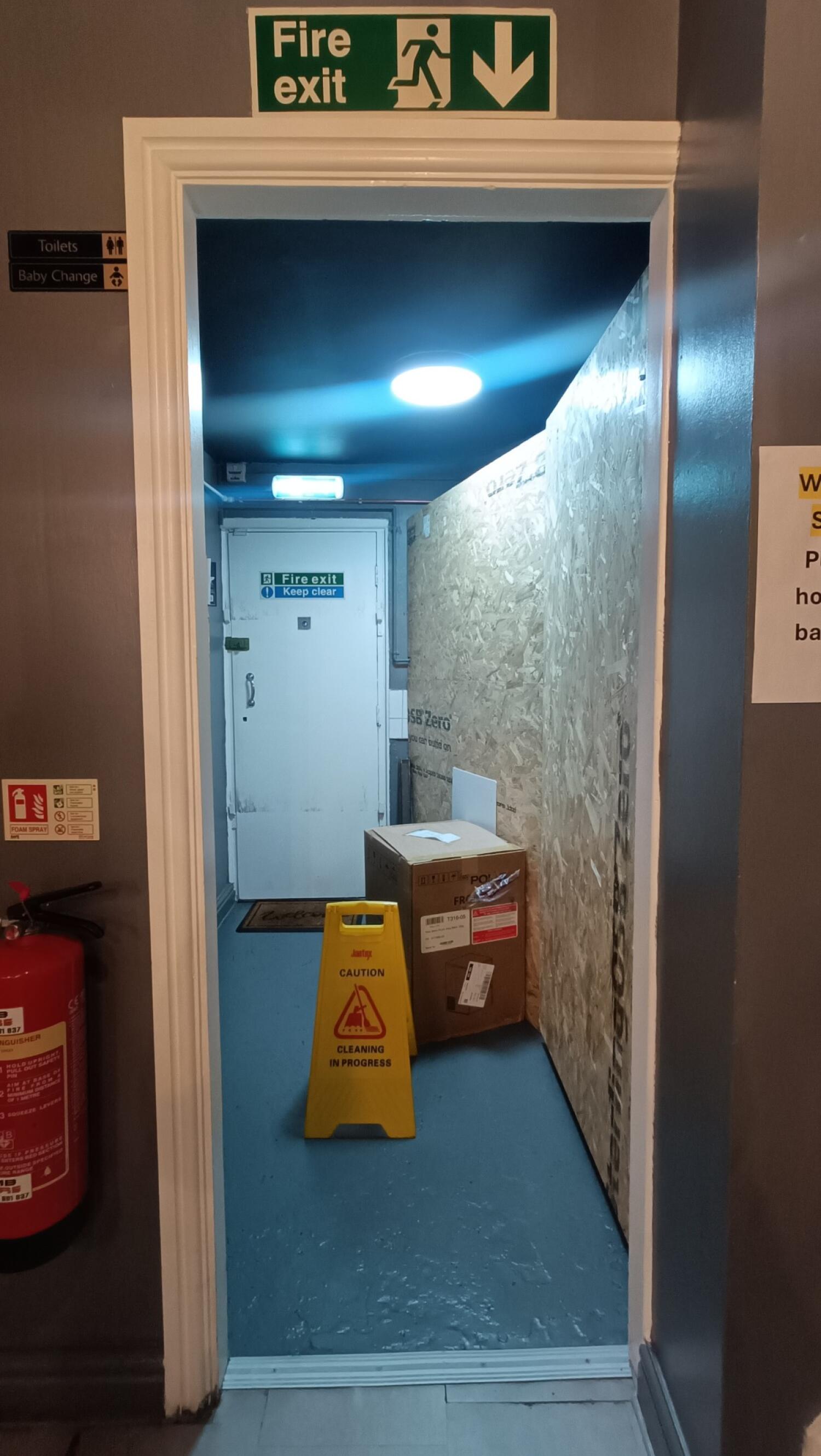 Non wheelchair-accessible bathroom