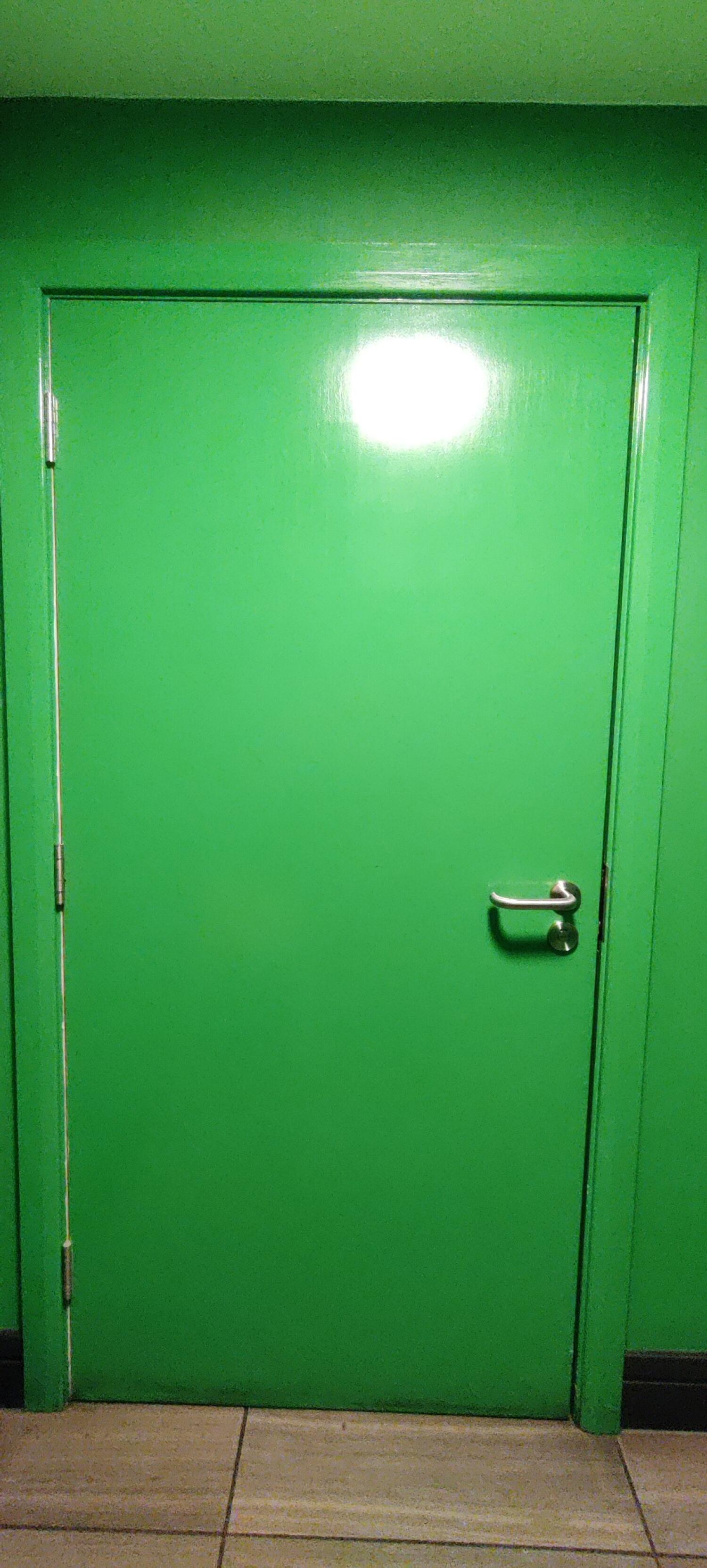 Wheelchair-accessible bathroom