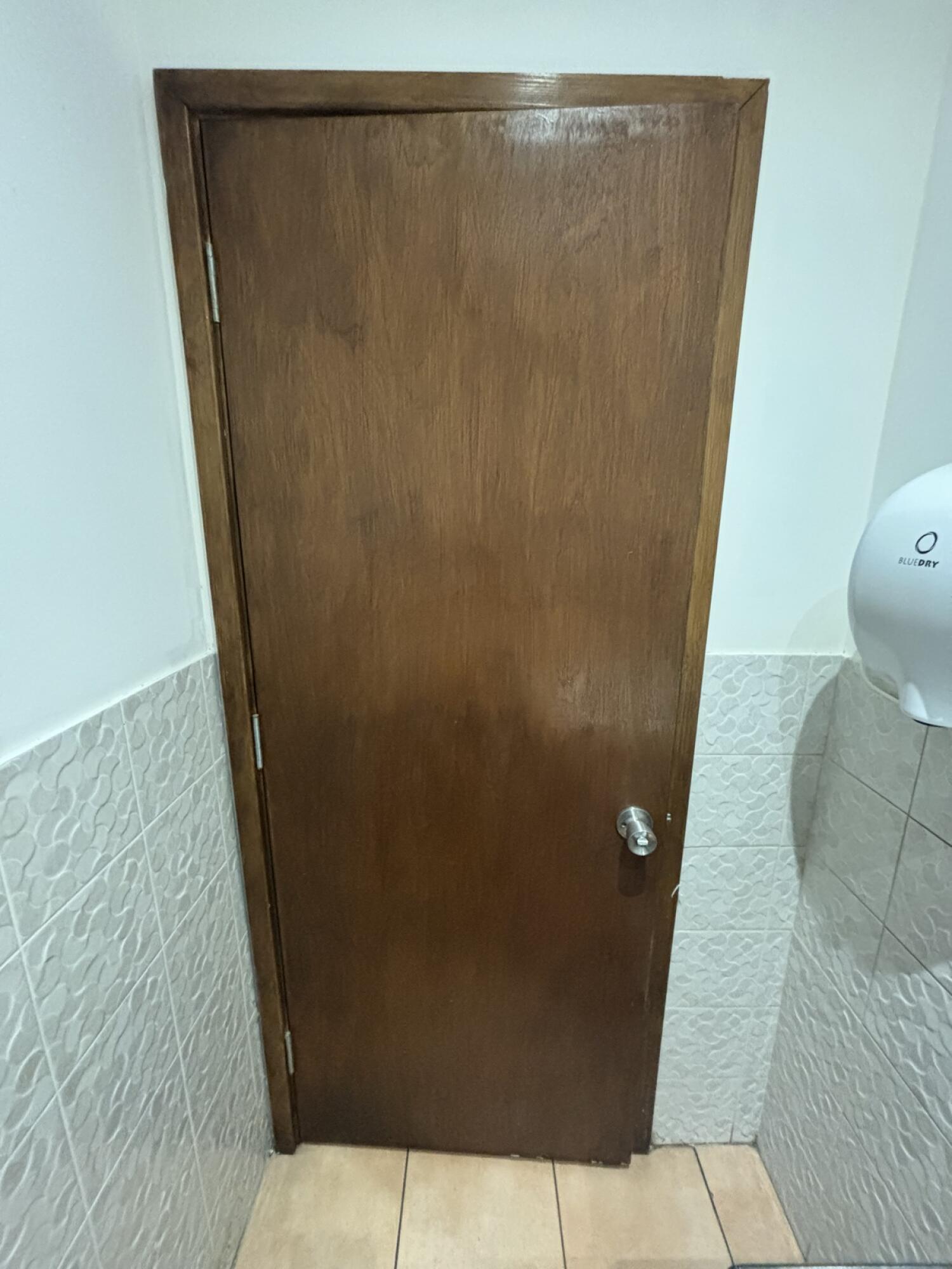Back of door. Lock and handle knob on right. Pull handle to open.