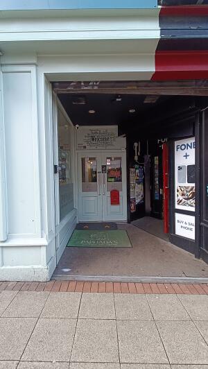 Opening to venue door.