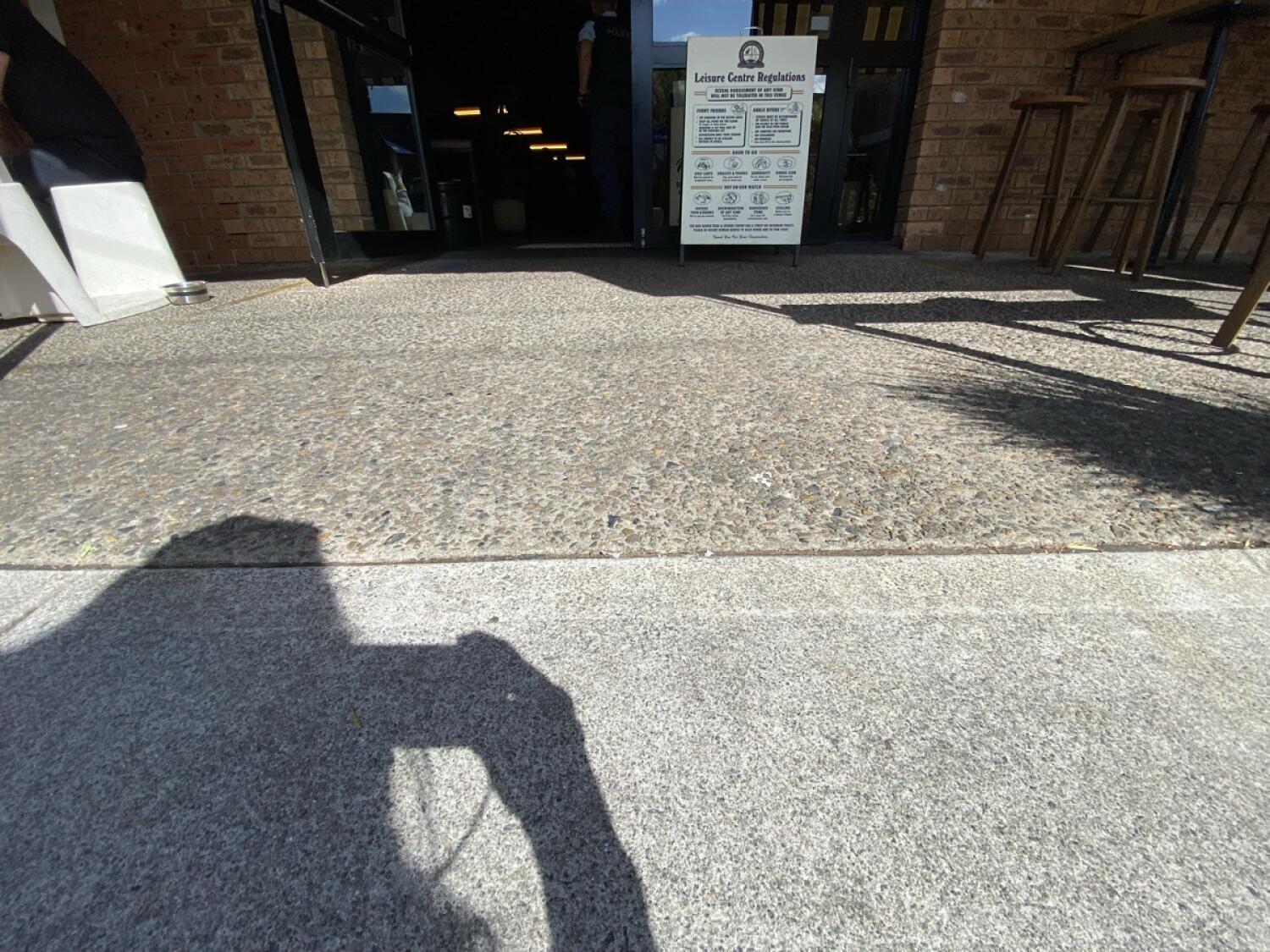 Small bump at foot of opening.