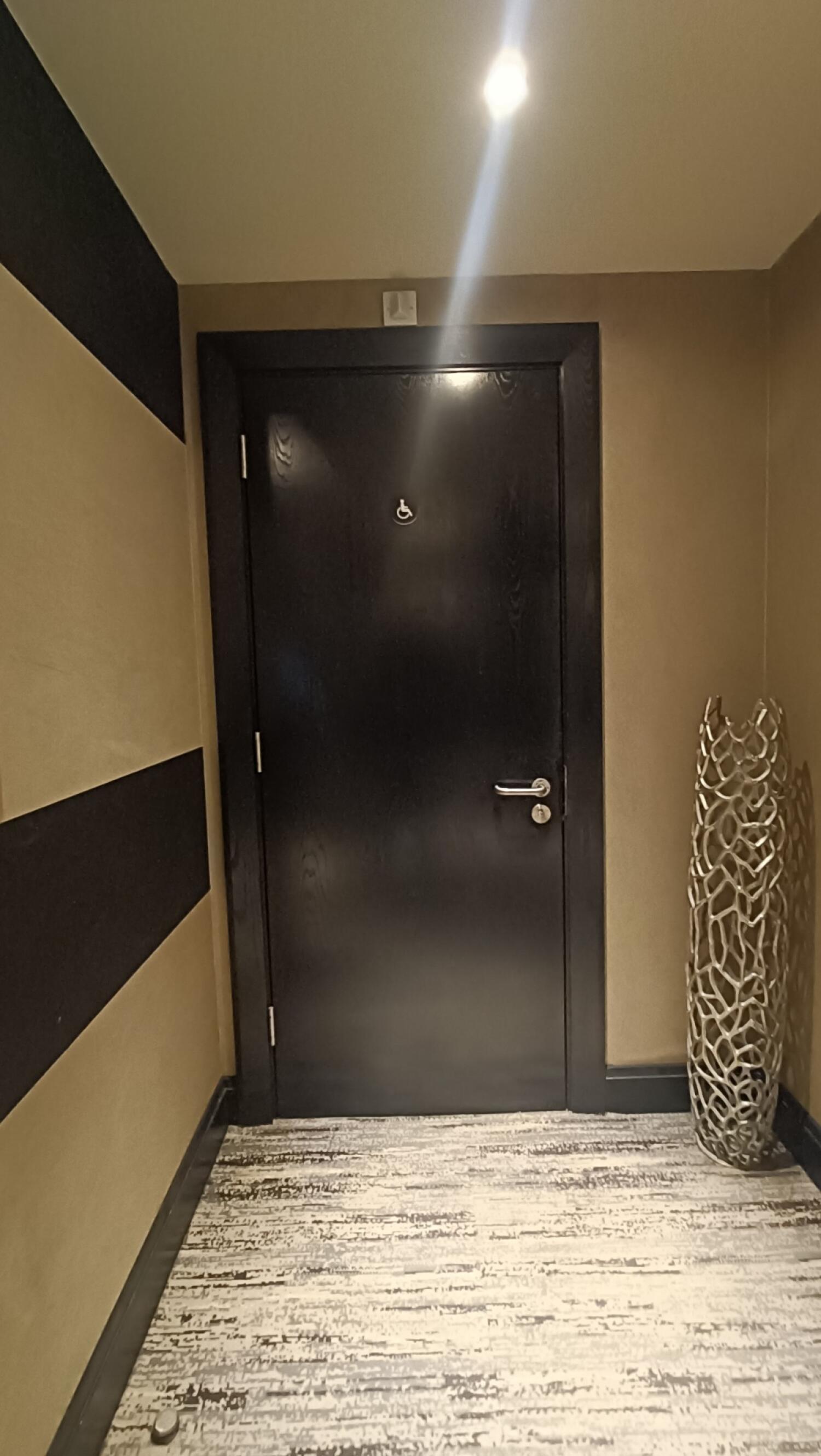 Wheelchair-accessible bathroom