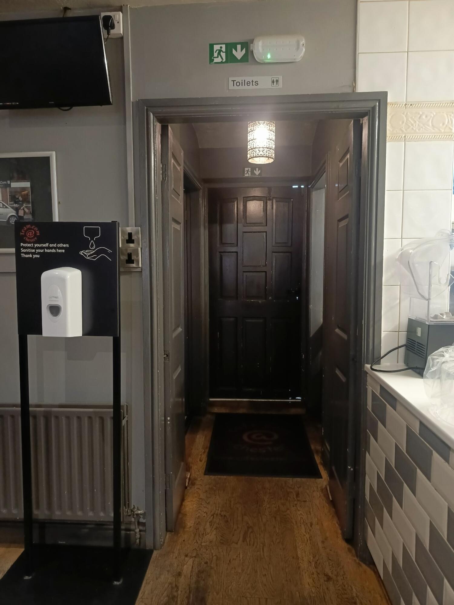 Non wheelchair-accessible bathroom