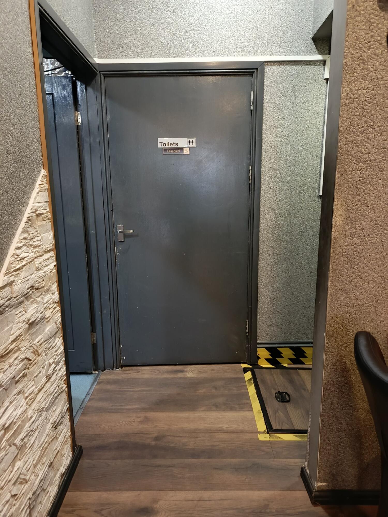 Wheelchair-accessible bathroom
