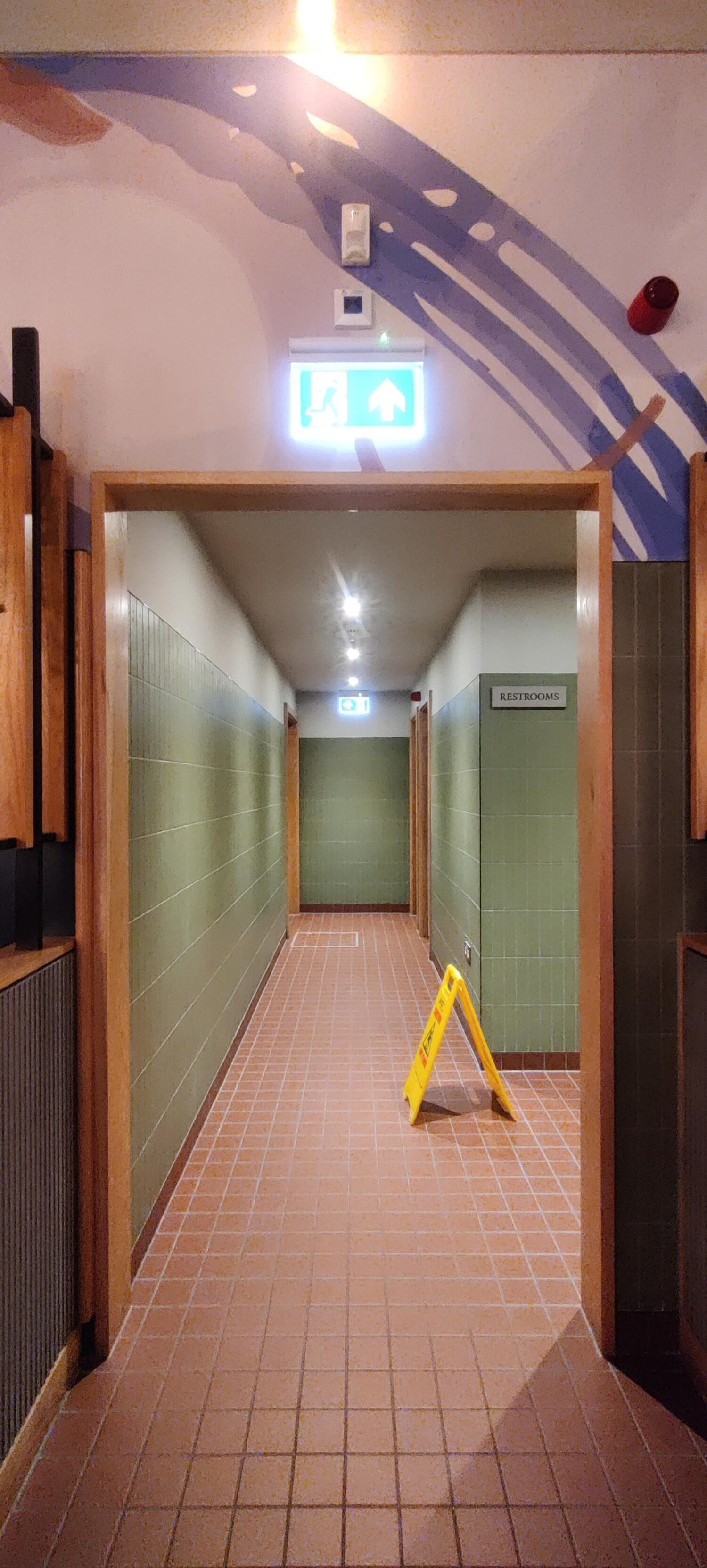 Wheelchair-accessible bathroom