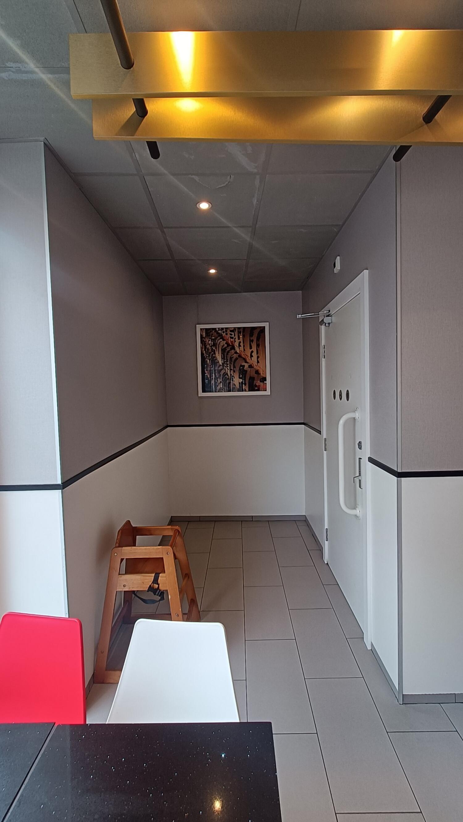Wheelchair-accessible bathroom